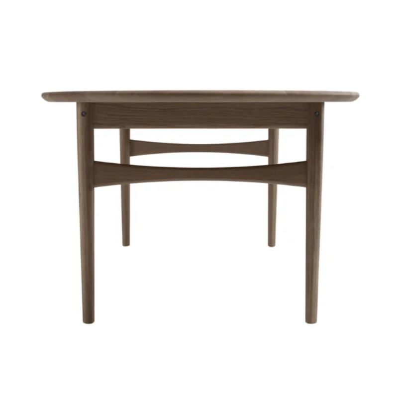 The Øya Dining Table from Eikund of Norway from the front.