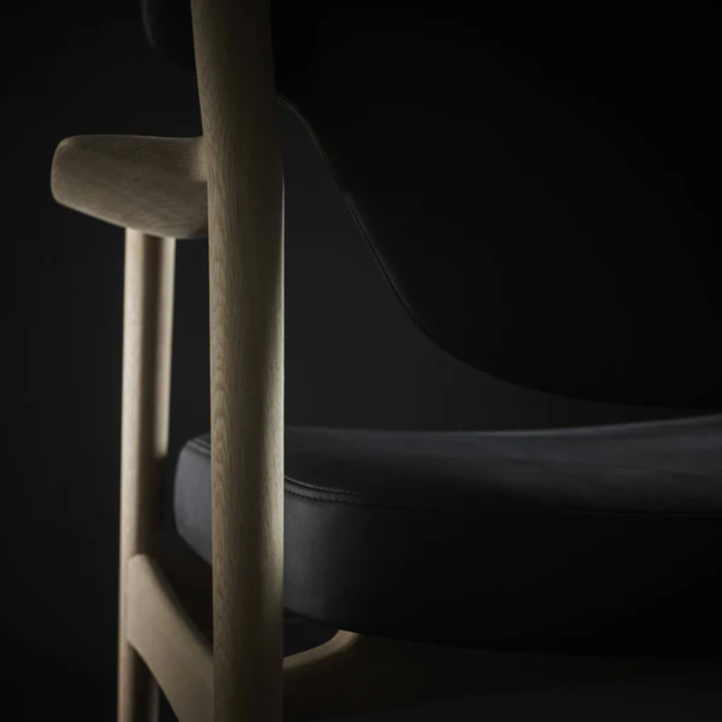 The Veng Lounge Chair from Eikund of Norway in detail.