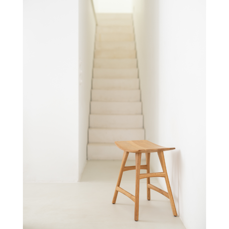 Osso is one of our most popular designs because of its versatility. This oak stool offers comfortable seating in your dining room, and are also great by themselves against a wall, or next to a sofa.