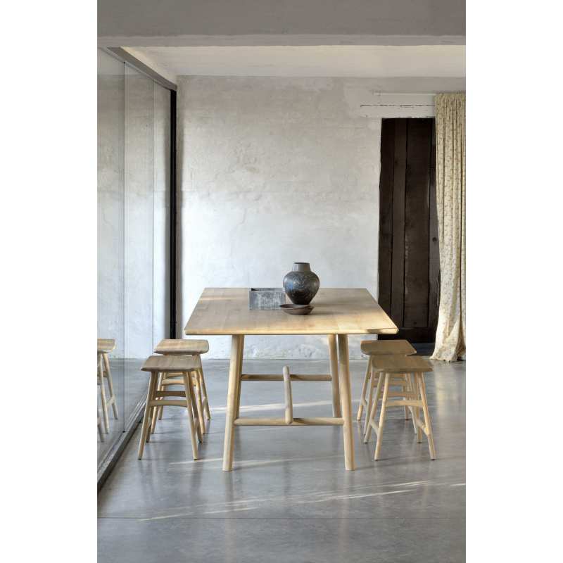 Osso is one of our most popular designs because of its versatility. This oak stool offers comfortable seating in your dining room, and are also great by themselves against a wall, or next to a sofa.