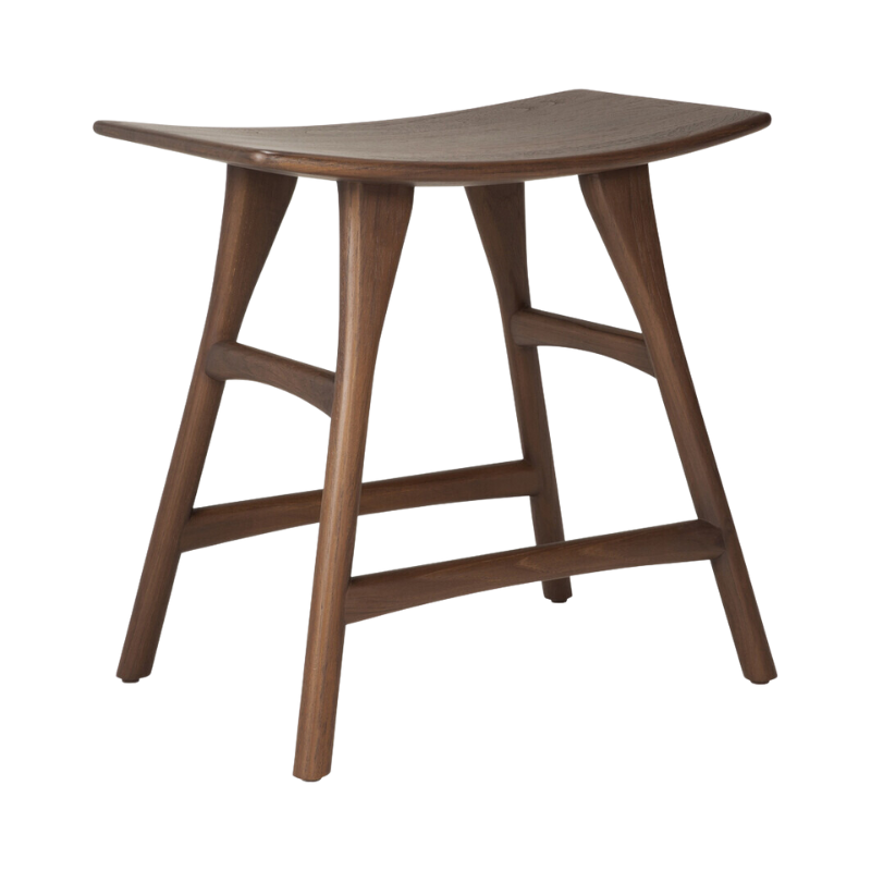 Osso is one of our most popular designs because of its versatility. This oak stool offers comfortable seating in your dining room, and are also great by themselves against a wall, or next to a sofa.