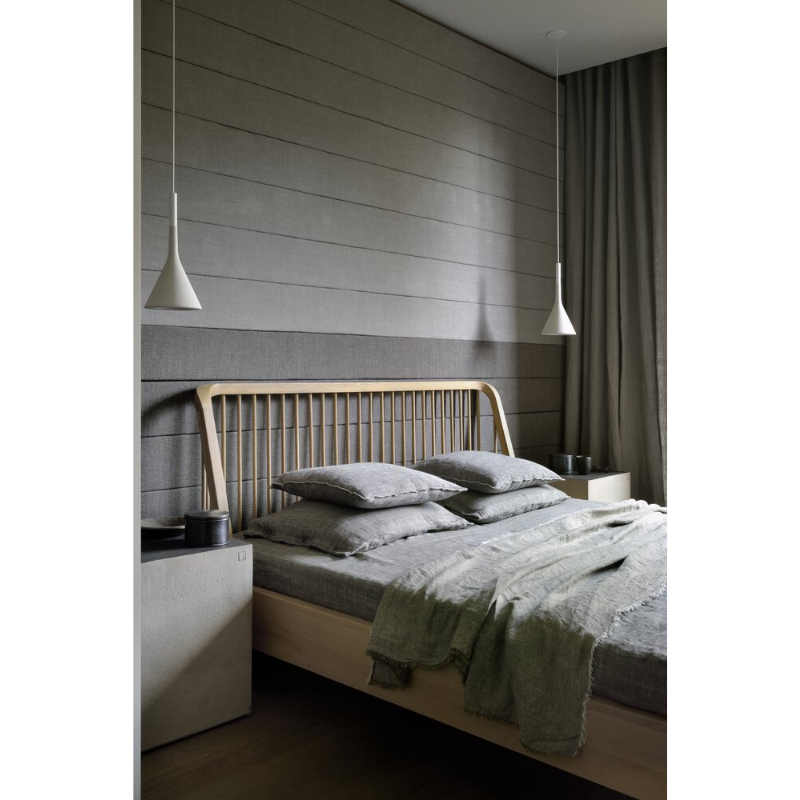 The Spindle collection found its inspiration in the traditional spinning wheel and incorporates perfectly aligned spokes into the headboard. Slightly tapered legs and rounded edges add a soft, sensual quality to this beautiful bedroom collection.