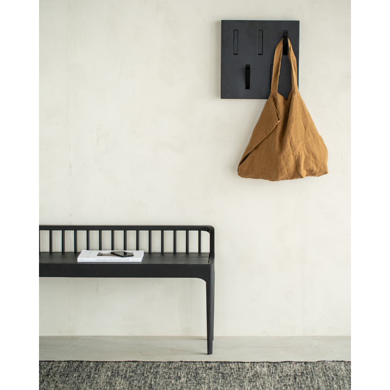 The Oak Utilitile perfectly combines form and function. This minimalistic solid oak coat hanger is a great option to elevate your hallway and optimize wall space to hang your coats and accessories.