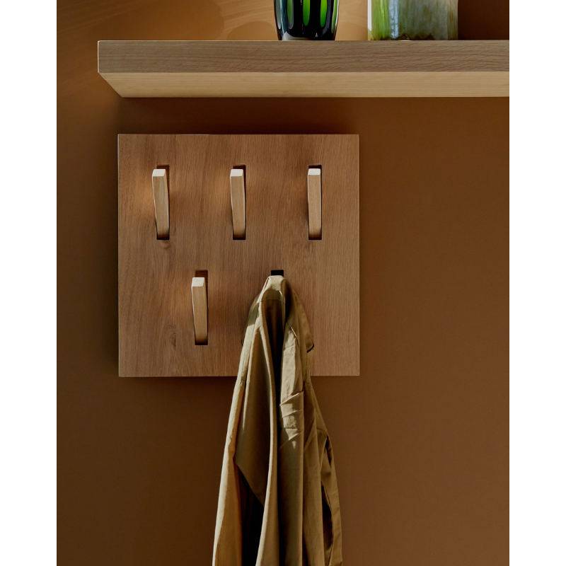 The Oak Utilitile perfectly combines form and function. This minimalistic solid oak coat hanger is a great option to elevate your hallway and optimize wall space to hang your coats and accessories.