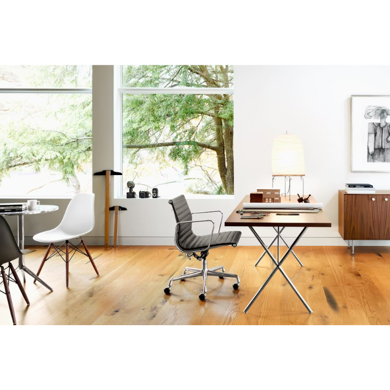 The Eames Aluminum Group Chair, Executive from Herman Miller in a commercial setting.
