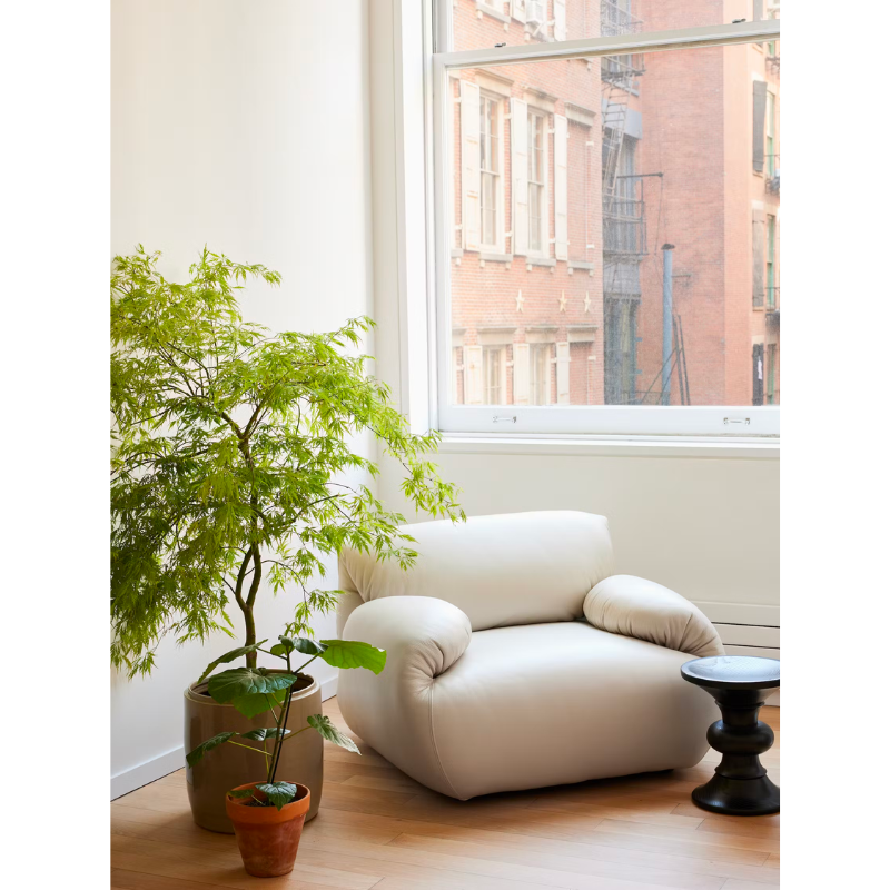 The Luva Modular Armchair presents timeless beauty in an inventive form. Fold up, down, or reconfigure as you please. Created by designer Gabriel Tan, Luva is a case study for probing at the intersections of art, design, and culture. The chair's elemental form is inspired by the soft-rolled tops of Japanese futons and the padded tactility of a boxing glove.