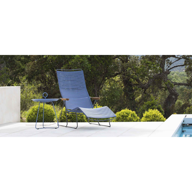 CLICK Sunlounger. The adjustable backrest, is shaped to fit your body perfect in its different positions. The curves make the Sunlounger very sculptural. Sit down, find your position and enjoy.