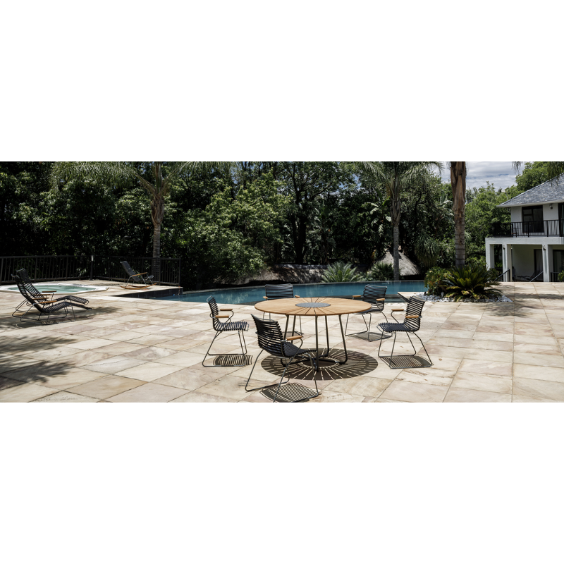 CLICK Sunrocker is a small design experiment that succeeded! You use yourself, your body, as counterpoint and your weight shift determines whether you stay in a sitting or a lying position. Do not touch anything, tear or pull. Just lean forward or back. Sit, lie. That simple.