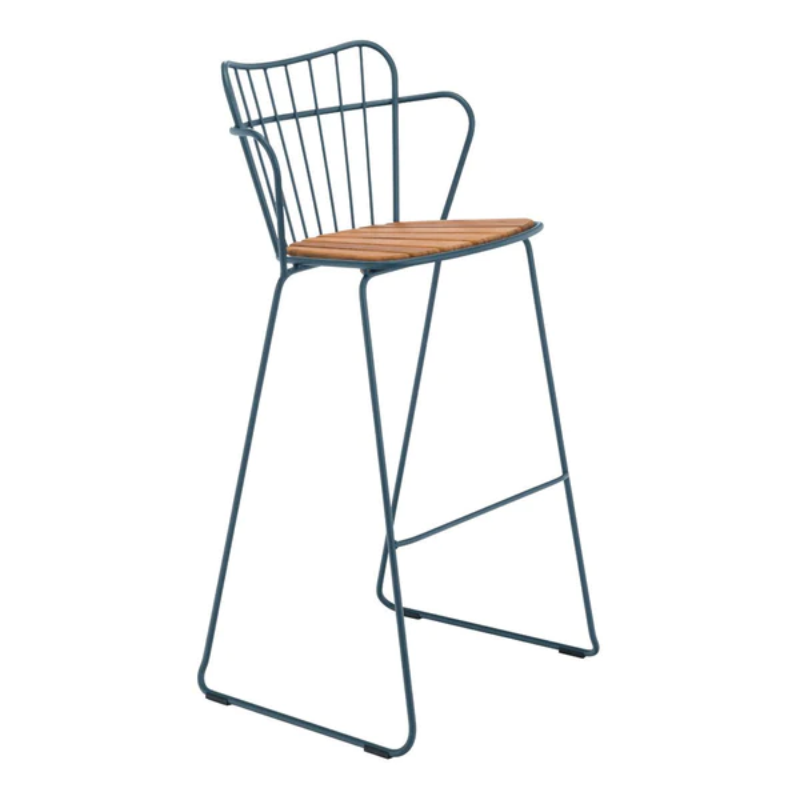 The PAON outdoor bar stool has Scandinavian influences in its design, but with a touch of French Victorian romance. The PAON bar stool provides optimal seating comfort which you would not expect from a metal chair!
