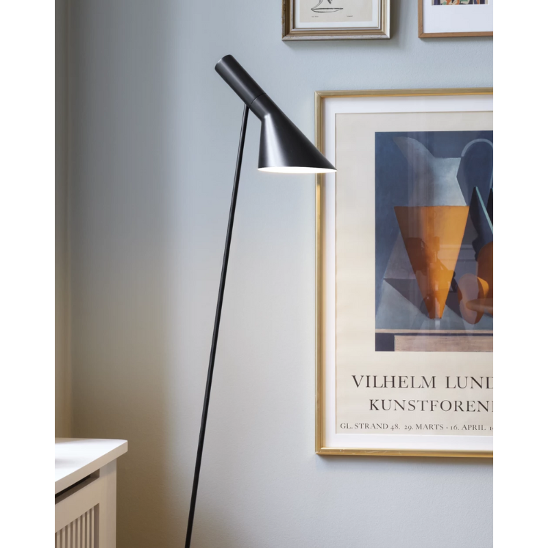 The AJ Floor from Louis Poulsen in a living room.