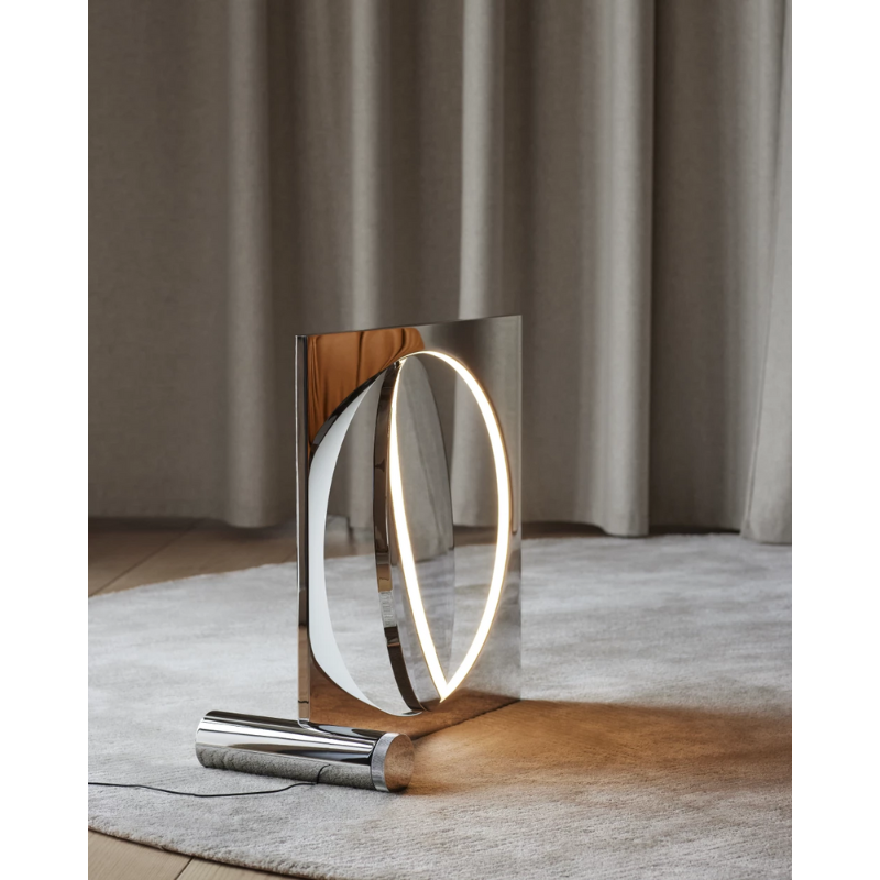 The Moonsetter Floor from Louis Poulsen, showing off the lighting design.