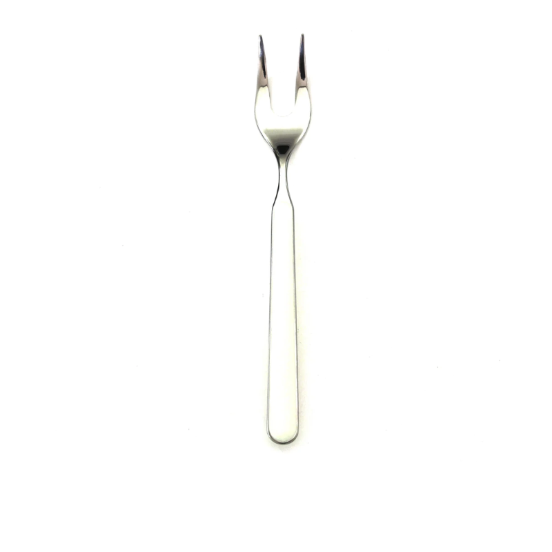 The Fantasia Serving Fork from Mepra in white.