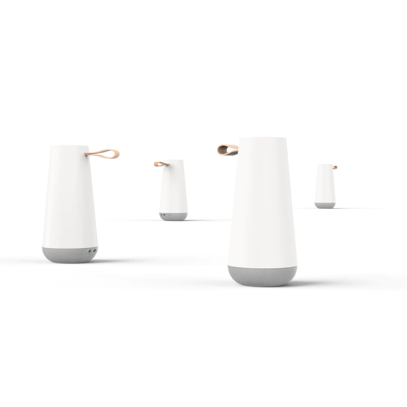 Invoking the primal symbol of the lantern and the warmth of a campfire, UMA Mini is the perfect centerpiece for social gatherings at home, restaurant lounges, and any outdoor setting.