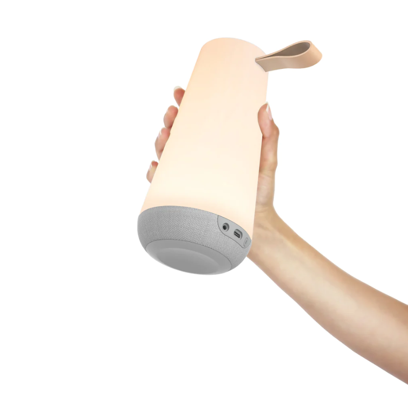 Invoking the primal symbol of the lantern and the warmth of a campfire, UMA Mini is the perfect centerpiece for social gatherings at home, restaurant lounges, and any outdoor setting.