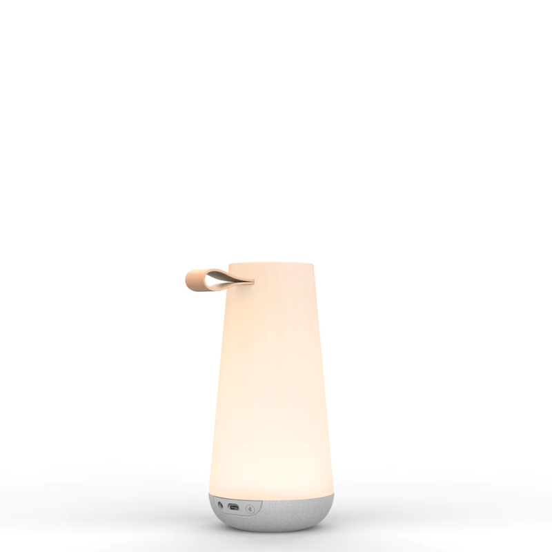 Invoking the primal symbol of the lantern and the warmth of a campfire, UMA Mini is the perfect centerpiece for social gatherings at home, restaurant lounges, and any outdoor setting.