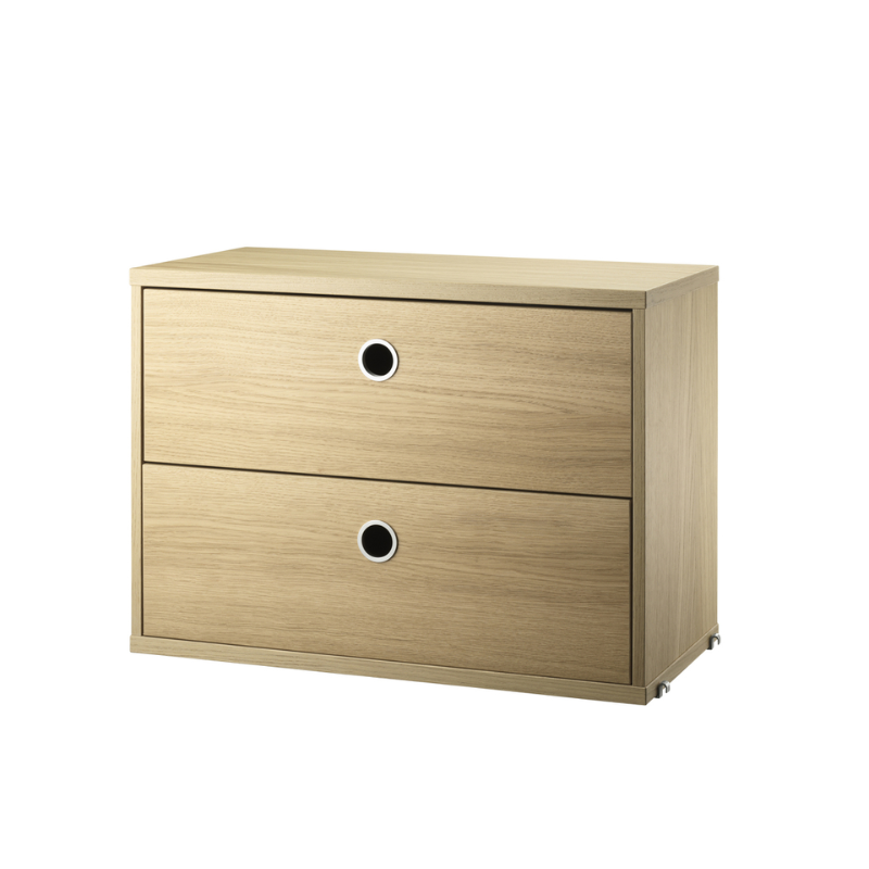 The Chest of Drawers from String Furniture in 22.8 inch width size and oak finish.