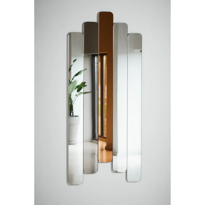 The Logs Mirror from Woud in a family space.