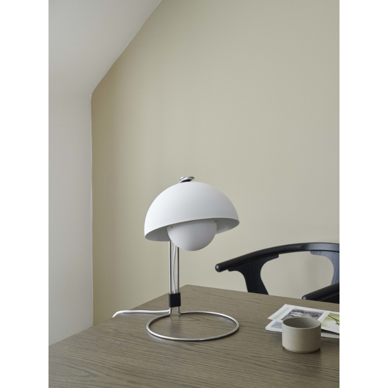 The Flowerpot VP4 Table Lamp from &Tradition in a living room.