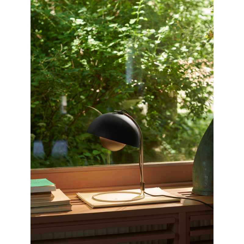 The Flowerpot VP4 Table Lamp from &Tradition in an office.