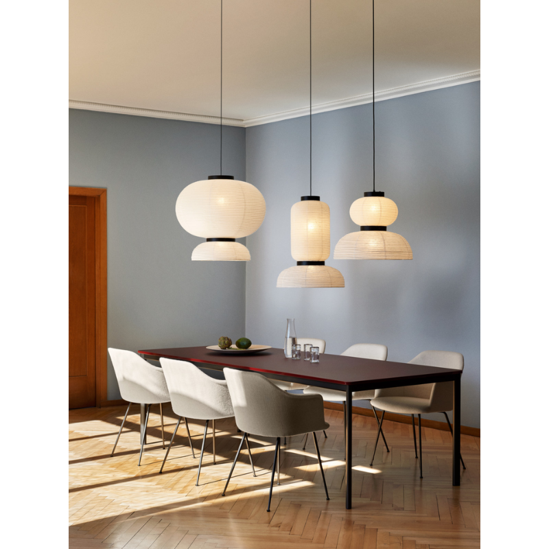 The Formakami JH4 Pendant Light from &Tradtion in a dining room.
