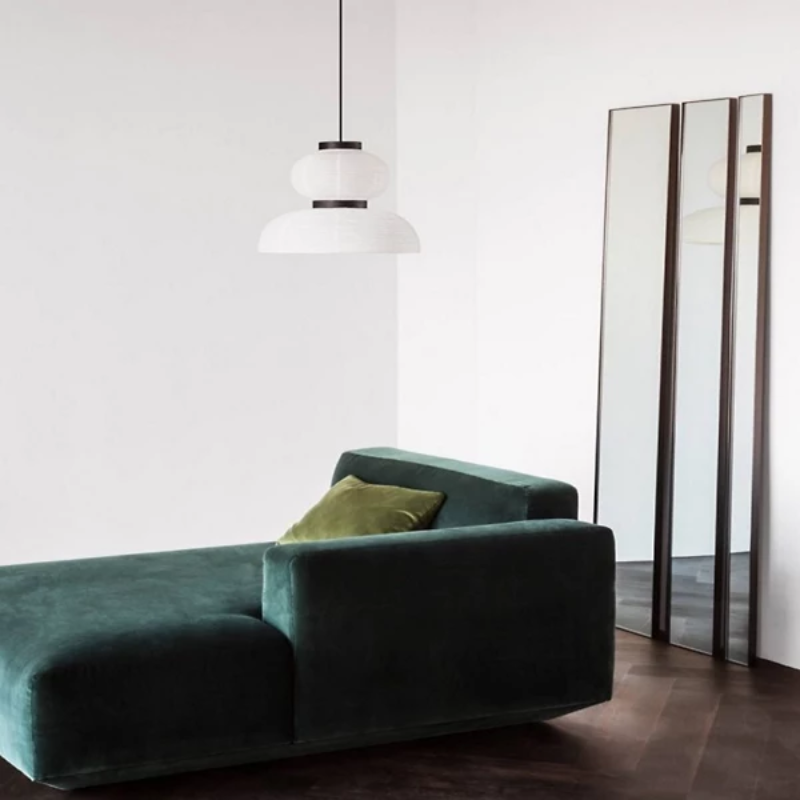 The Formakami JH4 Pendant Light from &Tradtion in a living room.
