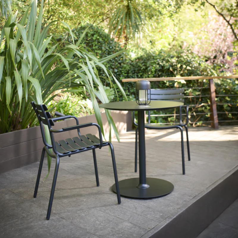 PICO is a collection of café tables ideal for various settings, whether indoors or outdoors, in private or public spaces.