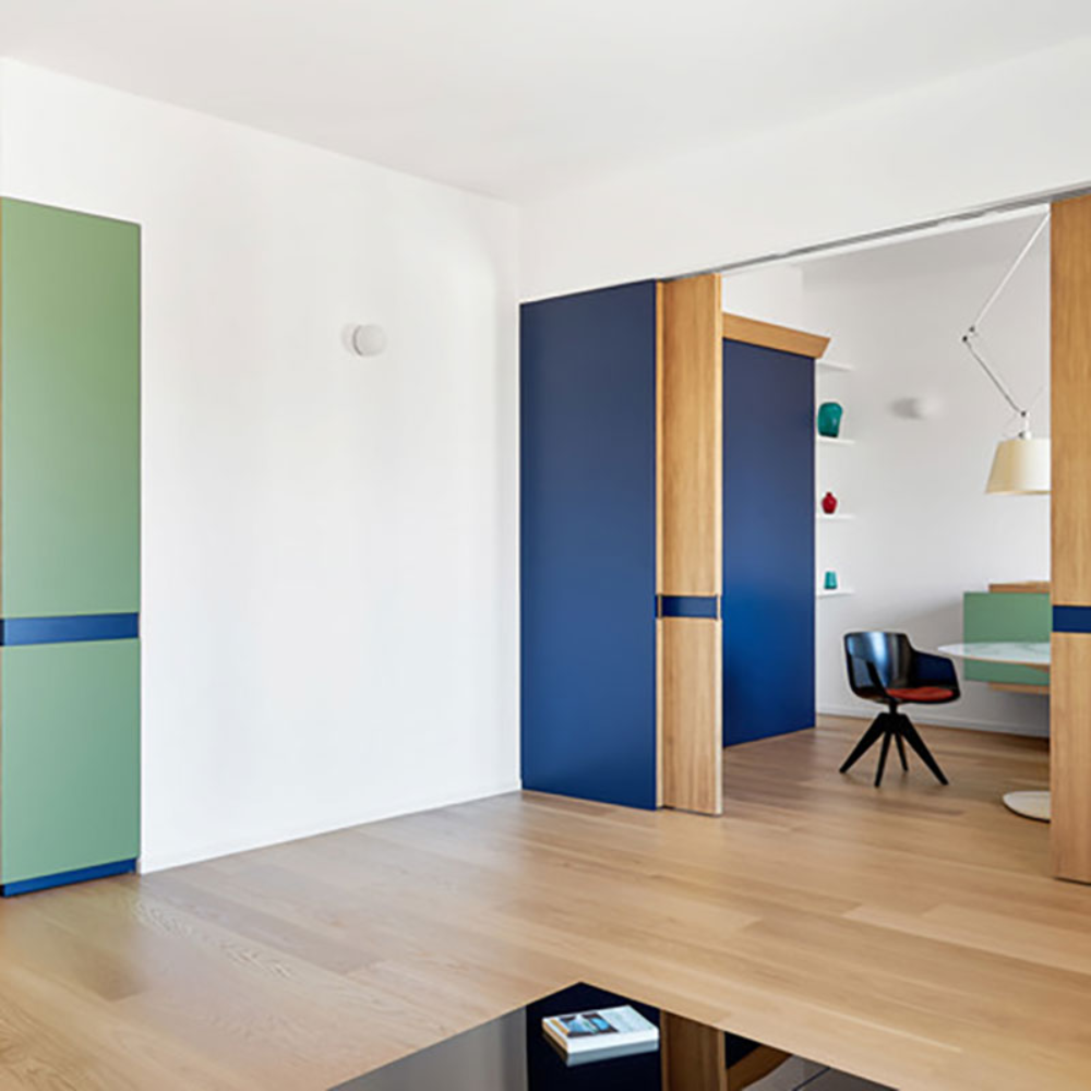 The Dioscuri Wall / Ceiling Light from Artemide in the size small in a living room.