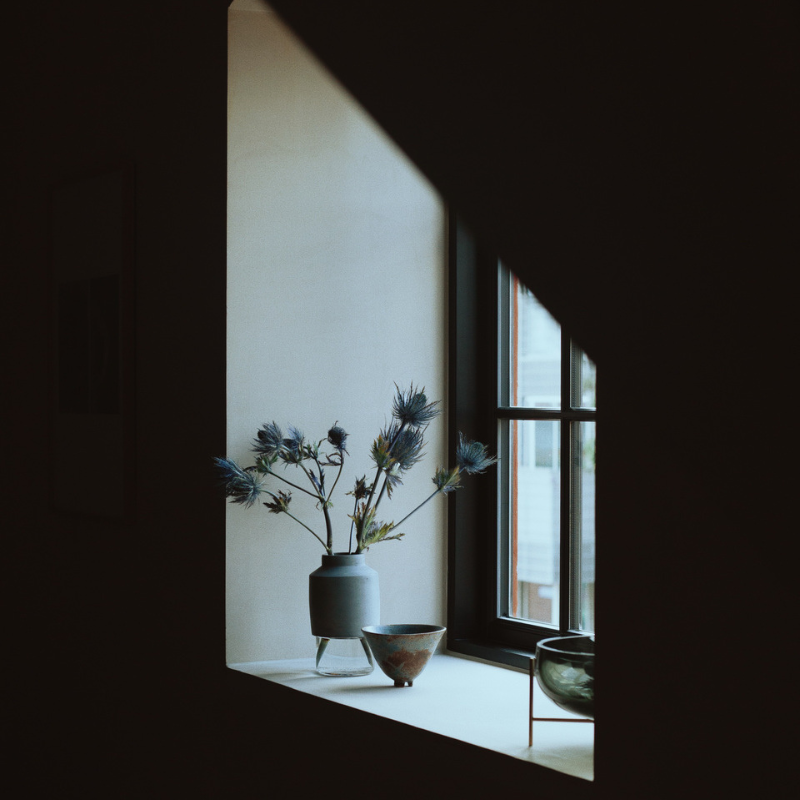 The Echasse Bowl from Audo Copenhagen on a windowsill.