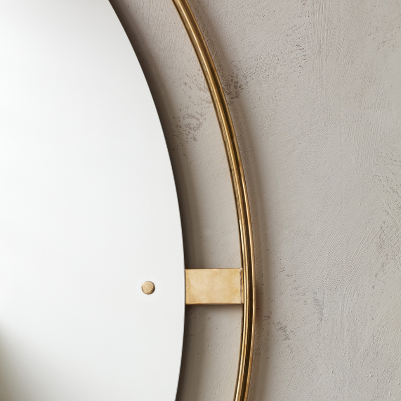 The Round Nimbus Mirror from Audo Copenhagen close up.