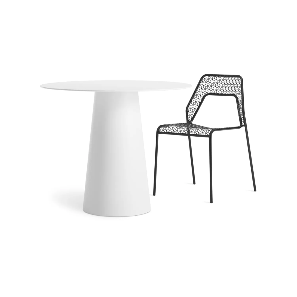 36-inch Circula Outdoor / Indoor Dining Table by Blu Dot in White with Hot Mesh Outdoor Dining Chair.