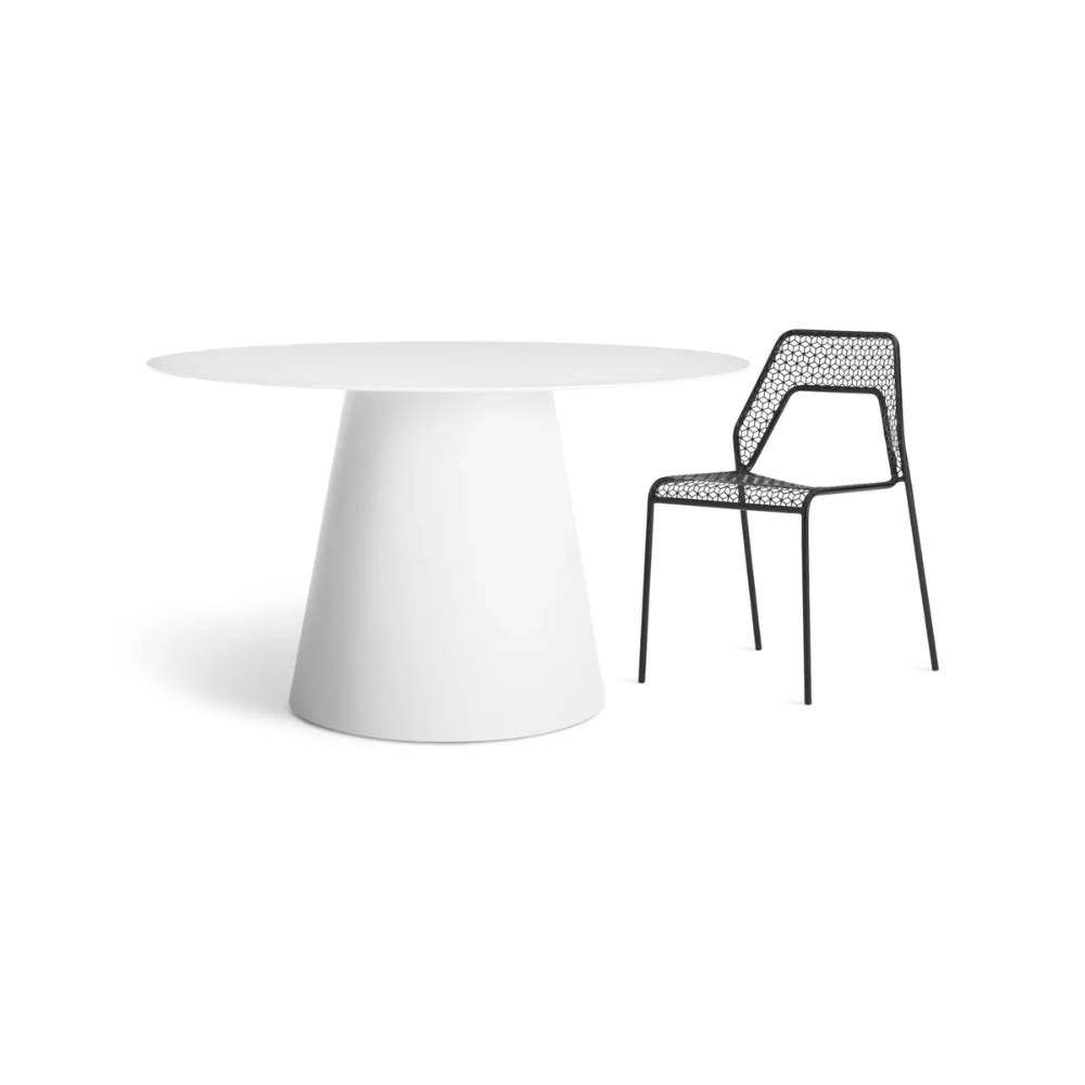 Circula Outdoor / Indoor 52-inch Dining Table by Blu Dot in White with Hot Mesh Outdoor Dining Chair.