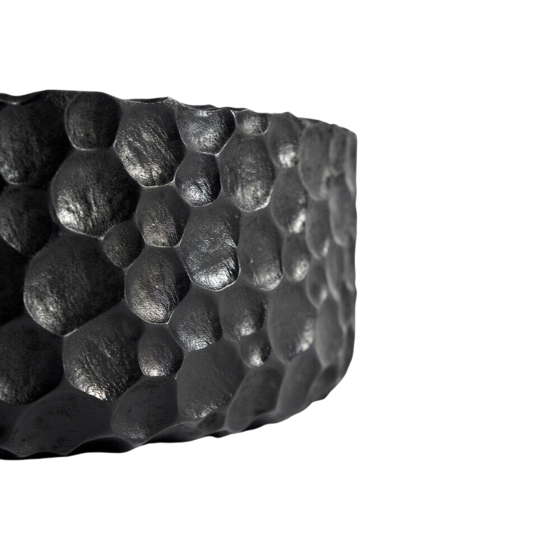 The Chopped Bowl Set from Ethnicraft highlighting the texture.