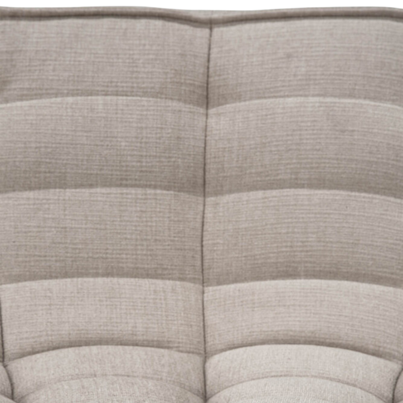 The round corner from the N701 Modular Sectional Sofa, Round 1-2 from Ethnicraft in Ecru eco fabric focusing on the quality.