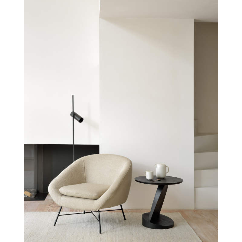 The black teak Oblic Side Table from Ethnicraft in a living room.