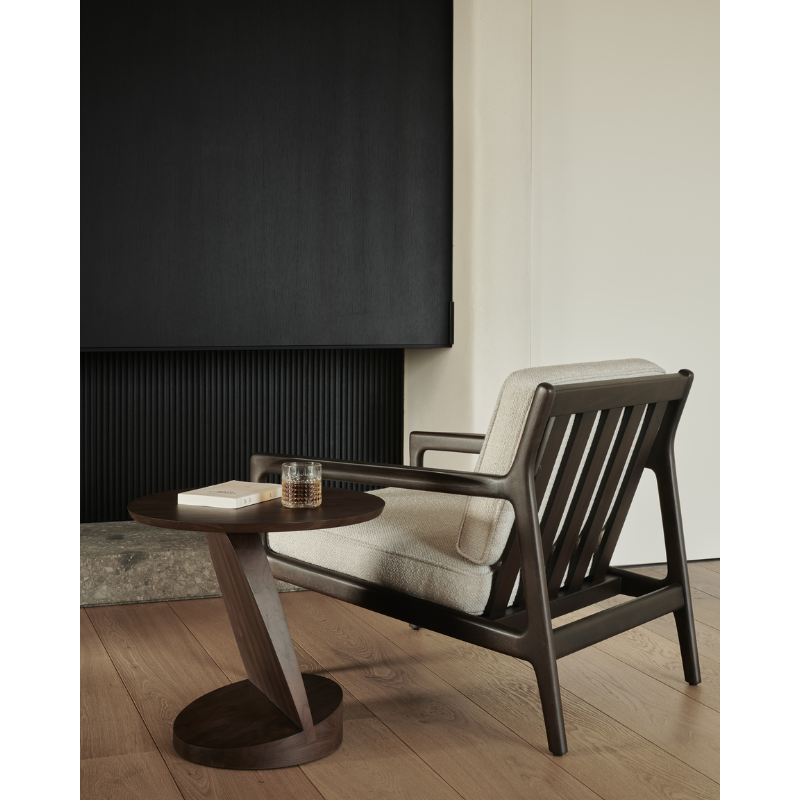 The brown teak Oblic Side Table from Ethnicraft in a lounge.