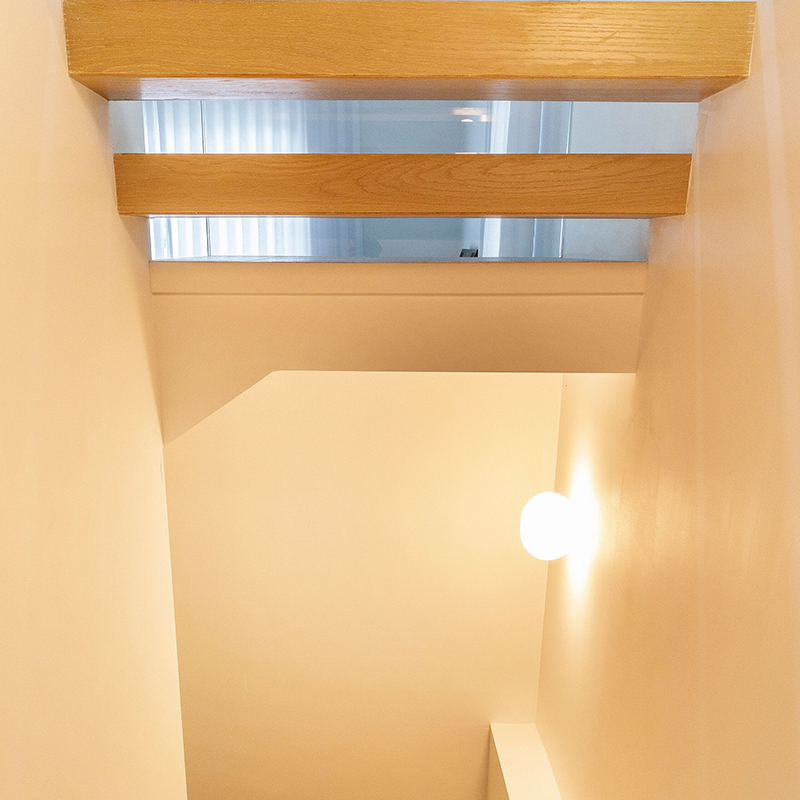 The Glo-Ball Zero Ceiling/Wall Light from Flos in a living space.