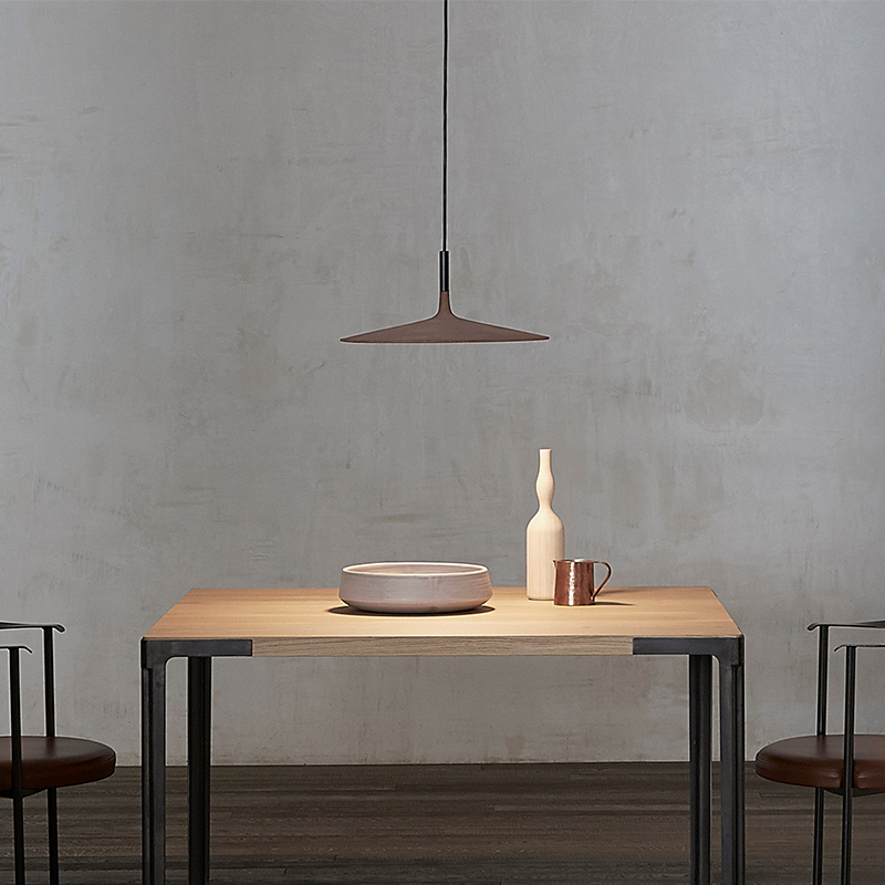 The Aplomb Large Pendant from Foscarini in brown in a lounge.