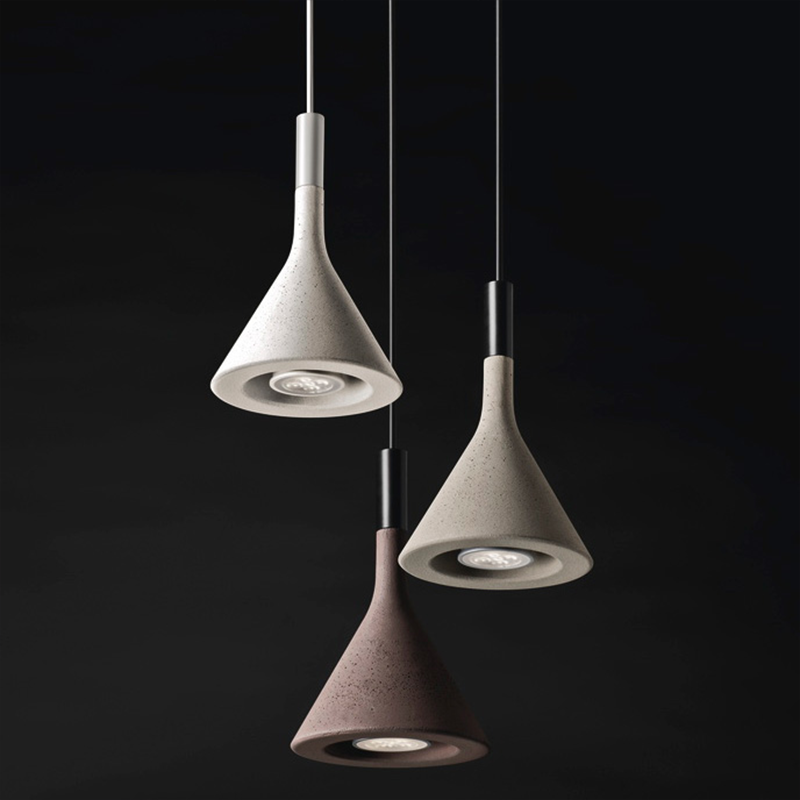 Multiple of the Aplomb Pendant from Foscarini in a kitchen.