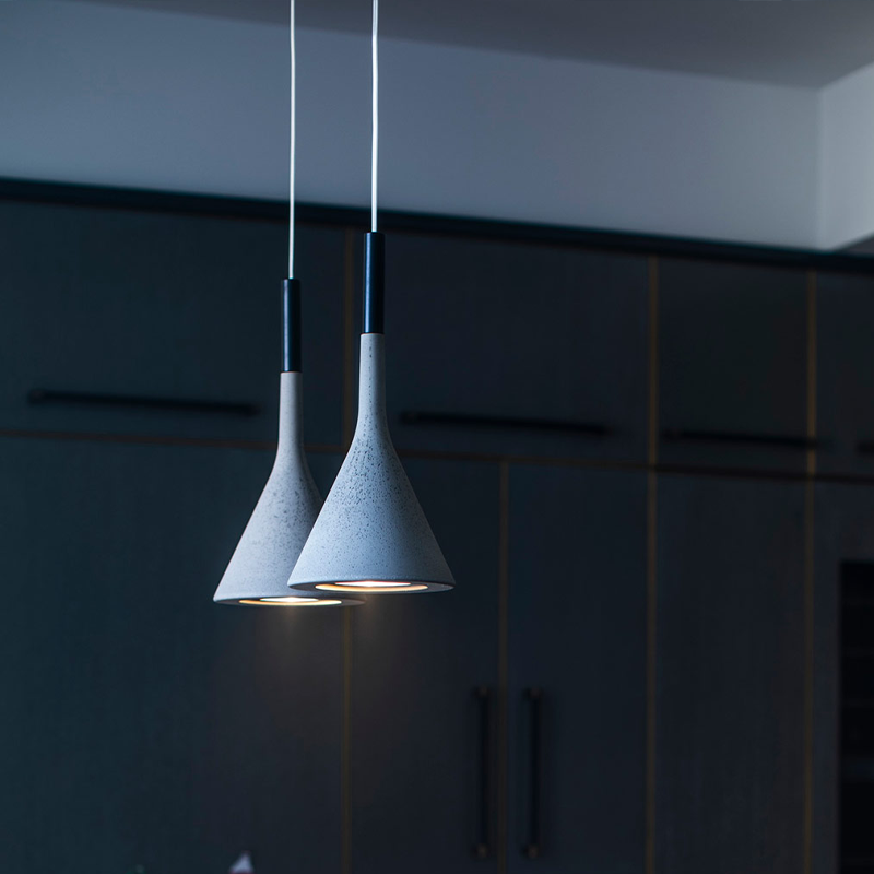 The Aplomb Pendant from Foscarini in white in a dining room.