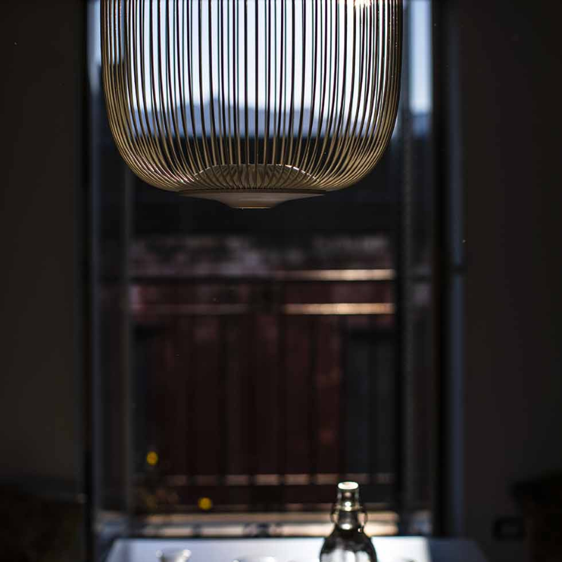 The Spokes 1 from Foscarini in gold in a lounge.