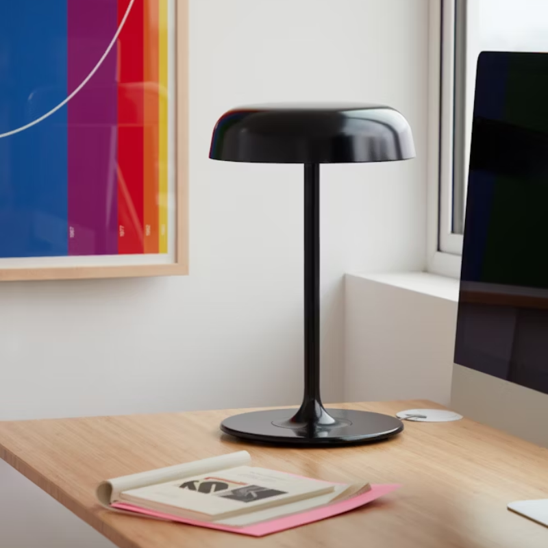 The Ode Desk Lamp from Herman Miller close up.