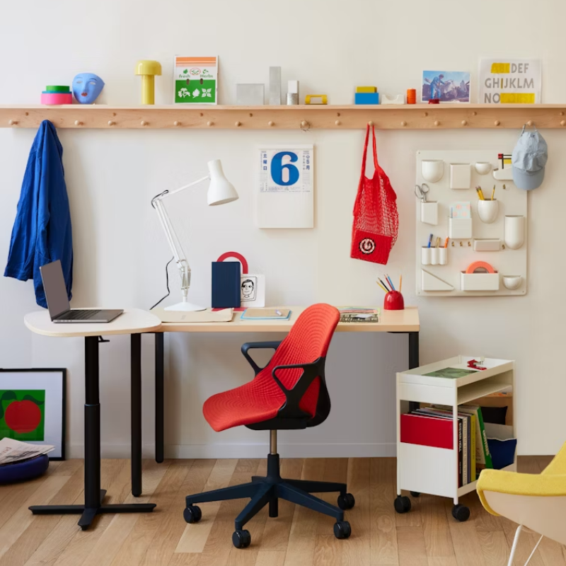 The OE1 Trolley from Herman Miller in an office.
