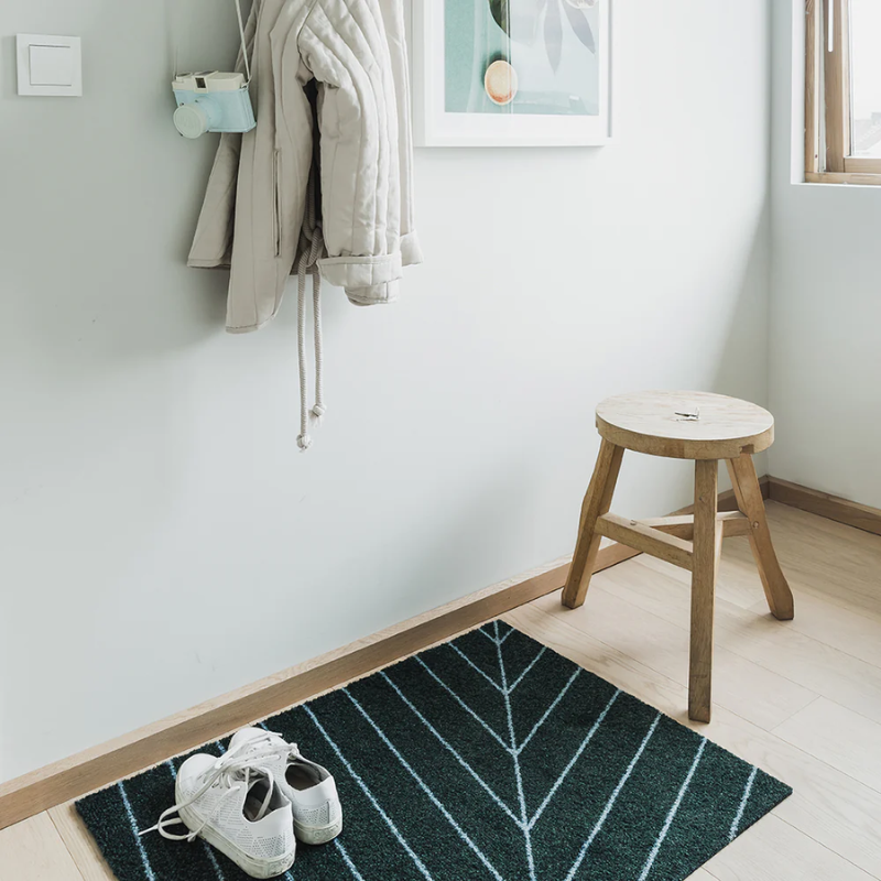 The Eine Doormat from Heymat in noon in an entryway.