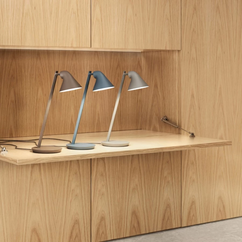 The NJP Mini from Louis Poulsen in a living room in brown rose.