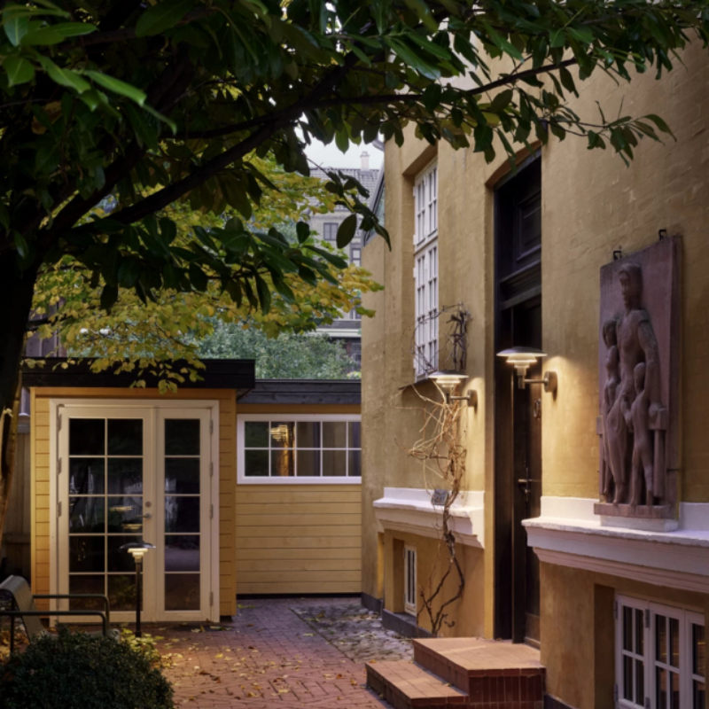 The PH 3-2½ Wall from Louis Poulsen in a courtyard.