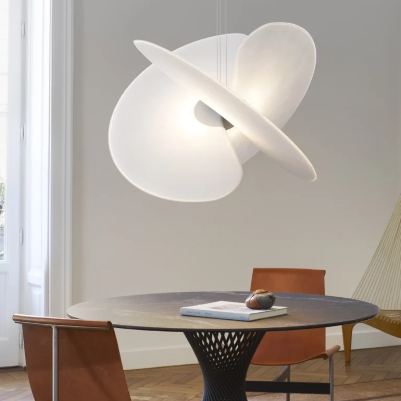 The Levante Chandelier from Luceplan in a dining room.