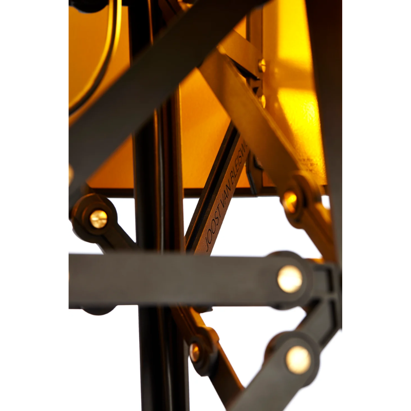 The Construction Lamp Floor from Moooi in black close up.