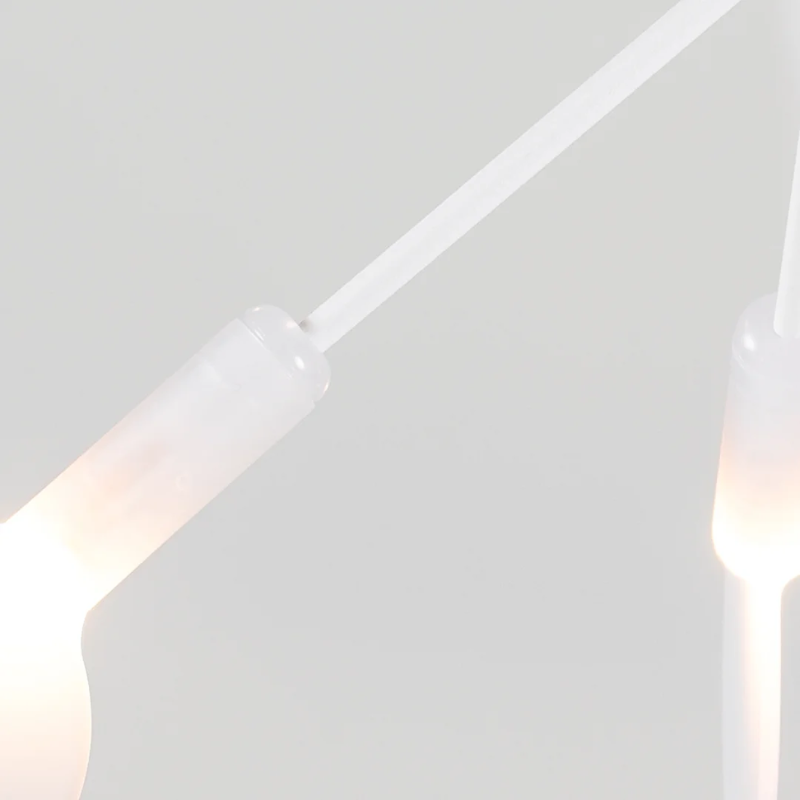 The white Heracleum III Linear from Moooi in a close up.