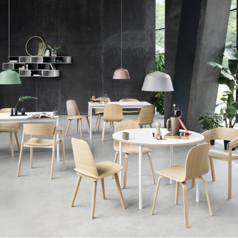 The gray Ambit Pendant Lamp from Muuto in a cafe.