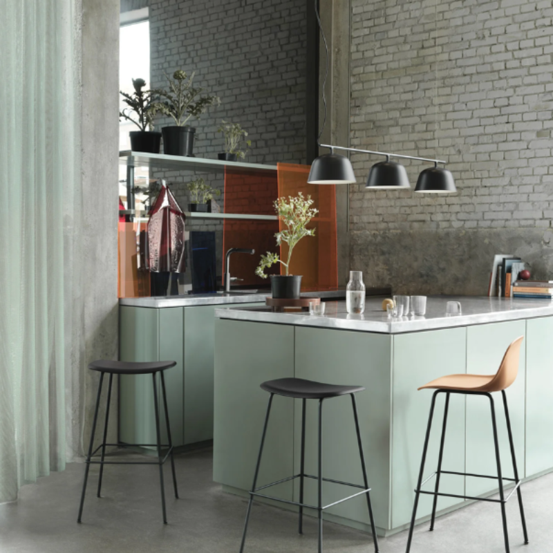 The black Ambit Rail Lamp from Muuto in a lounge.